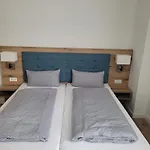 Haus 3*